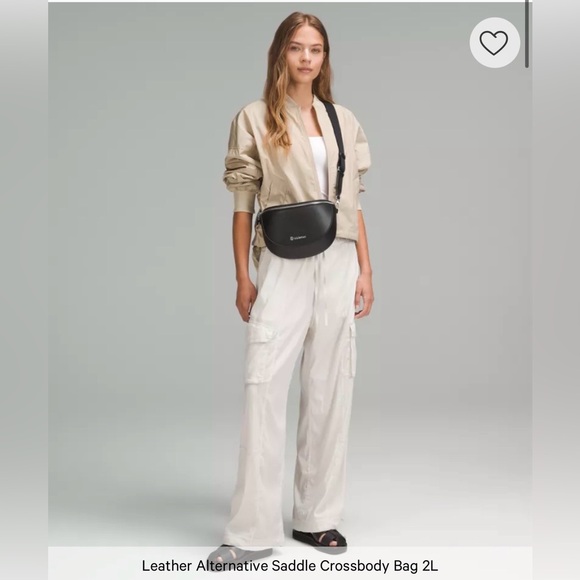 Lululemonsaddle crossbody bag 2L